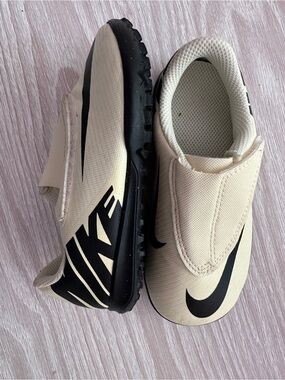 Nike Kids Cream and Black Velcro Soccer Sneakers 9C